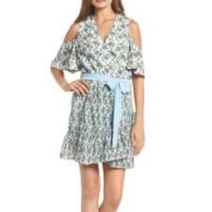 Foxiedox Blue and White Patterned Garment